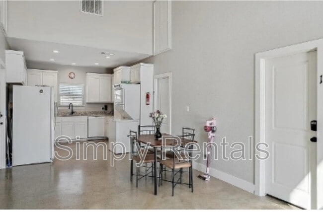 Photo - 705 Maple St Unit 1