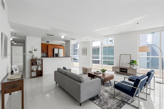 Building Photo - 6362 Collins Ave Unit 514