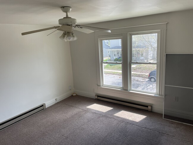Photo - 1608 Grove St Unit Apt B