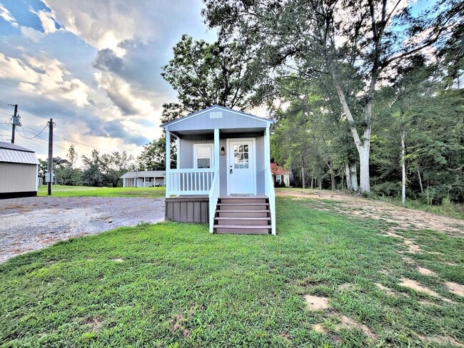 Building Photo - Tiny house for rent Hartselle