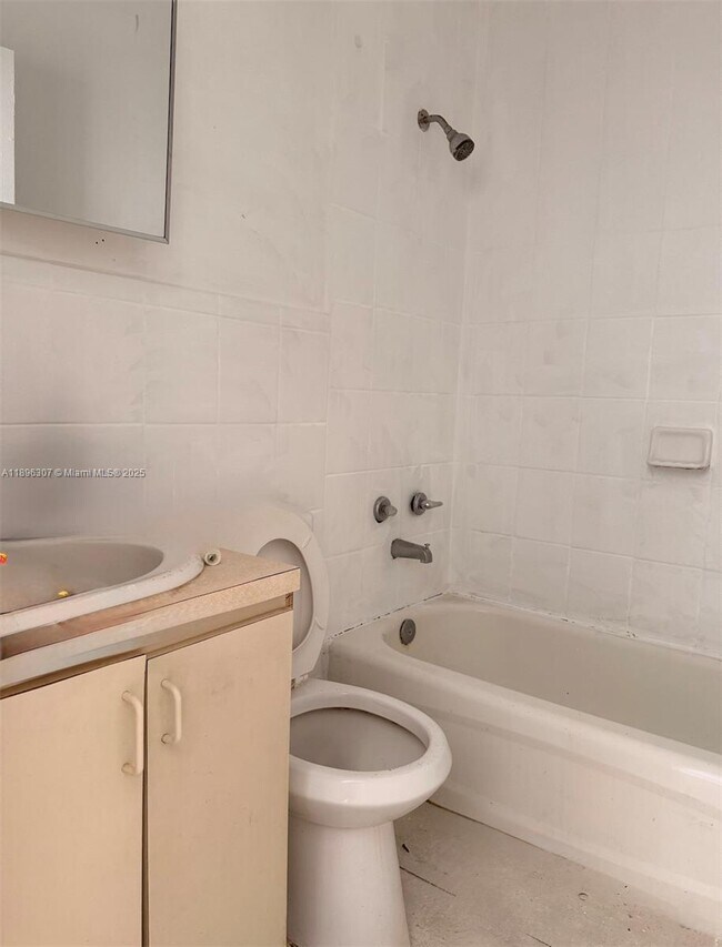 Photo - 848 SW 5th St Unit 103