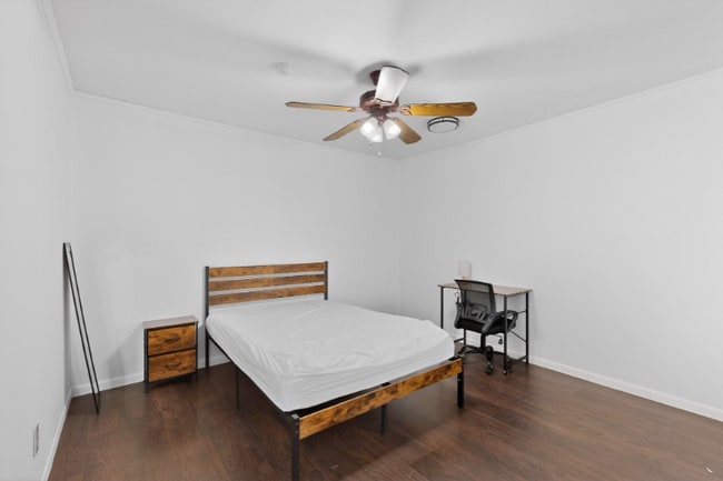 Photo - 404 Nottingham Dr