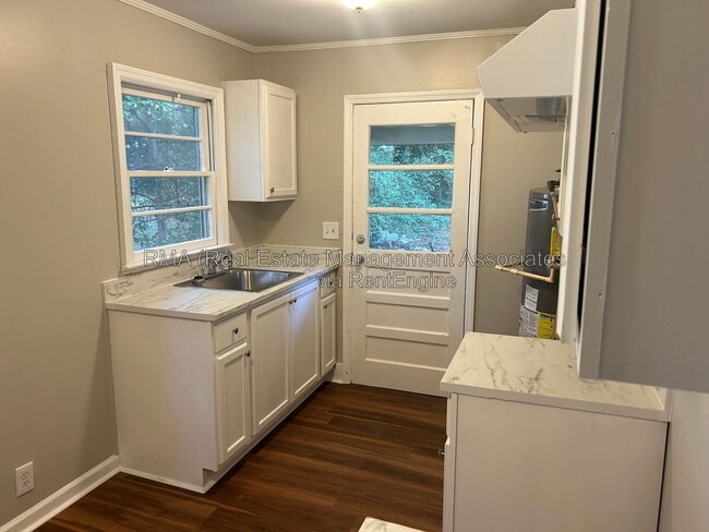 Photo - 135 Lang St