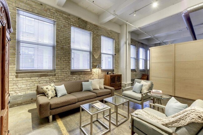 Photo - 700 N Washington Ave