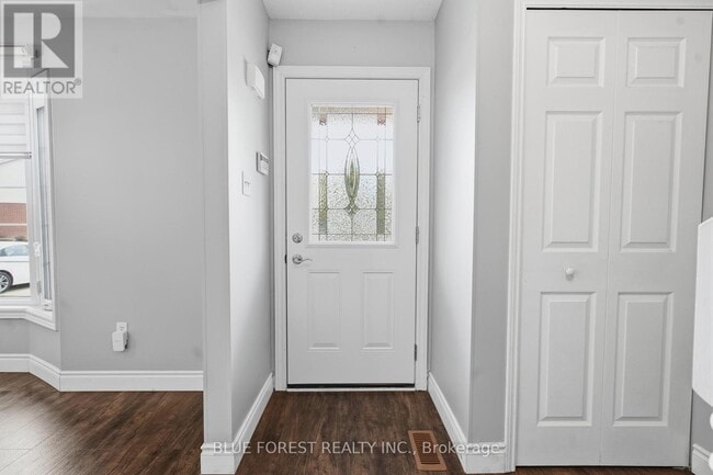 Photo - 70 Chapman Ct