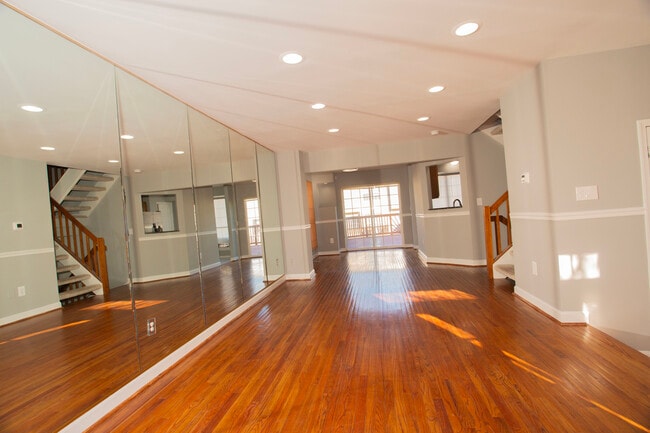 Photo - 8842 Fox Cir