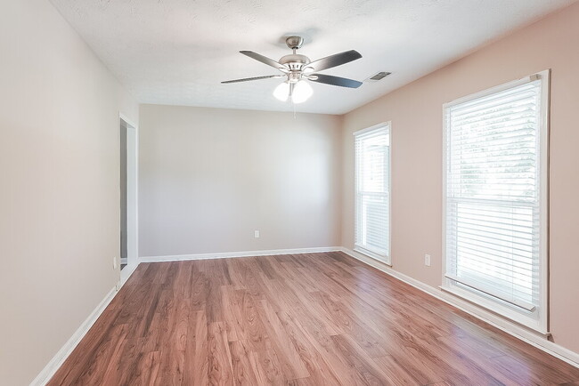 Photo - 99 Sleepy Hollow Trail