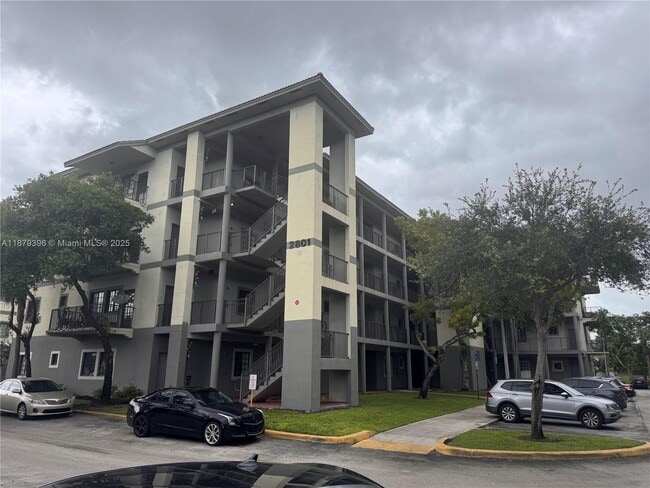 Building Photo - 2801 Riverside Dr Unit 207-S Rental