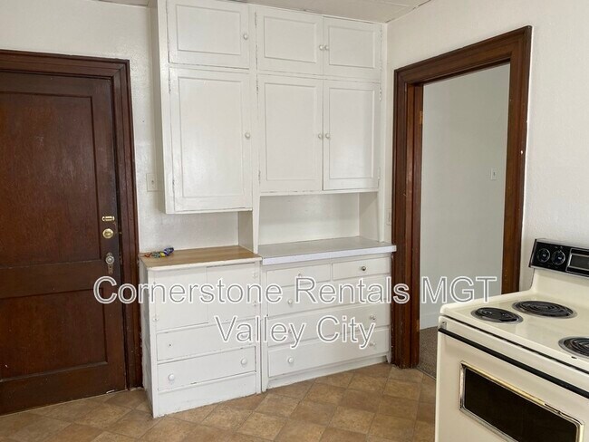 Photo - 264 College St SE