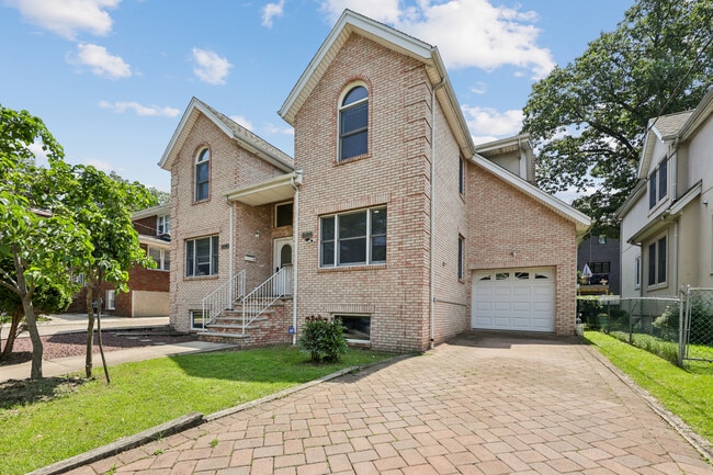 Photo - 2180 South St