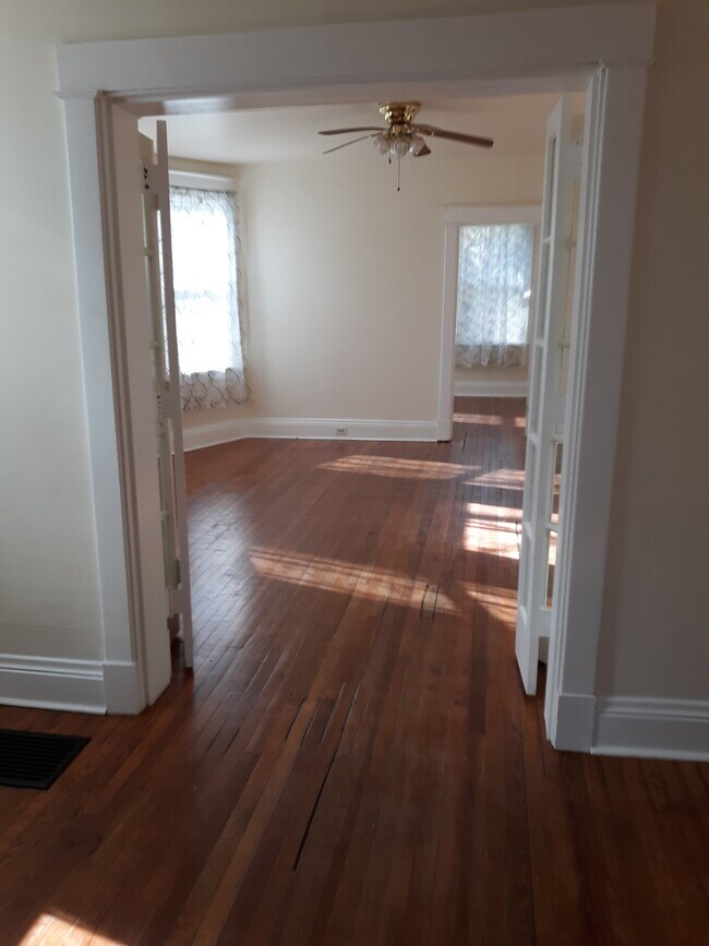 entrance between the living & dining room - 2311 Muriel Ct