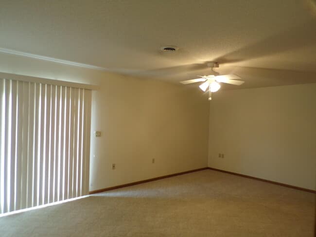 2ND BEDROOM - 403 E Drake St