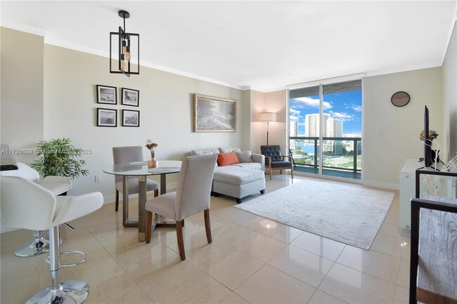 Photo - 1800 N Bayshore Dr Unidad # 2308 Rental