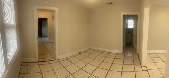 Photo - Spacious 2 bedroom 1 bath with sunroom and...