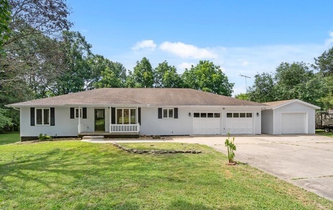 Building Photo - Lake House Rental