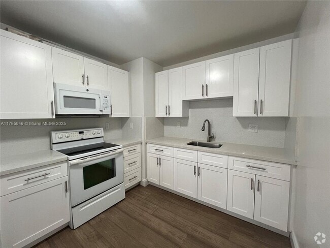 Building Photo - 770 NW 179th St Rental