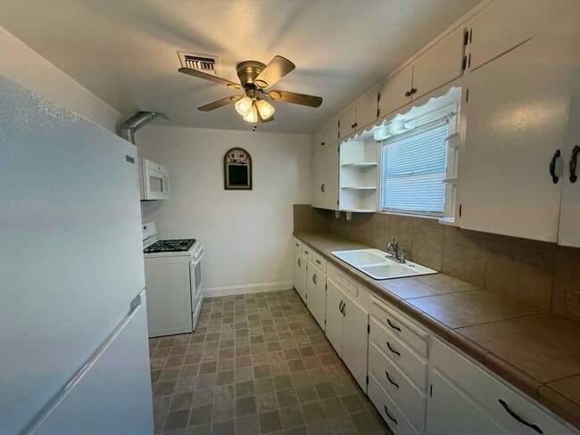 Photo - 901 Castaic Ave