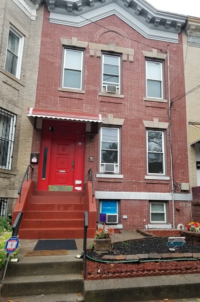 Photo - 400 Eldert Ln Townhome