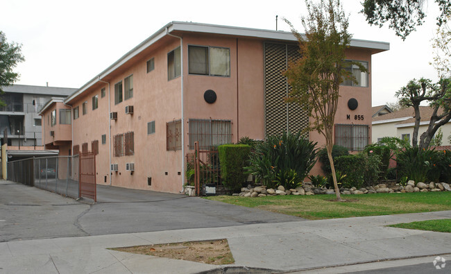 Building Photo - 855 N Marengo Ave Rental