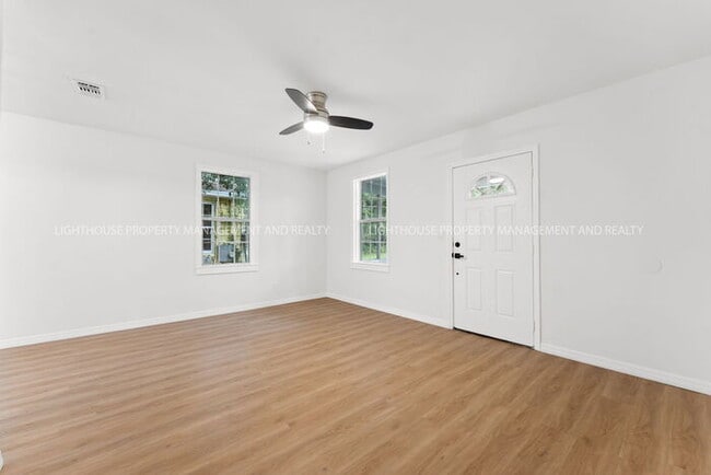 Photo - Charming Newly Renovated 2-Bedroom Home Ne...