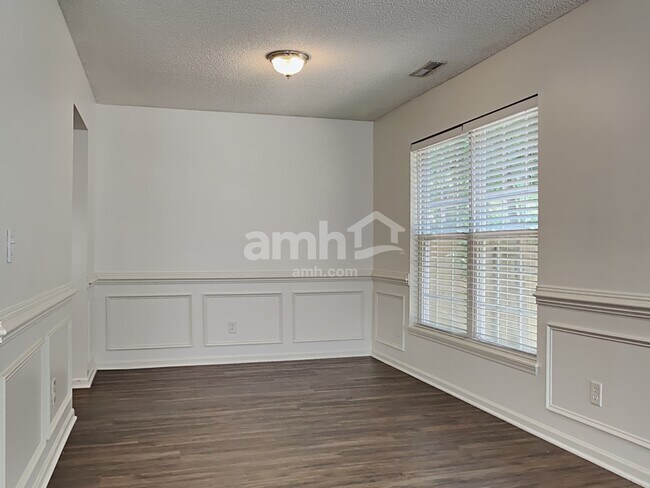 Photo - 325 Sunburst Way