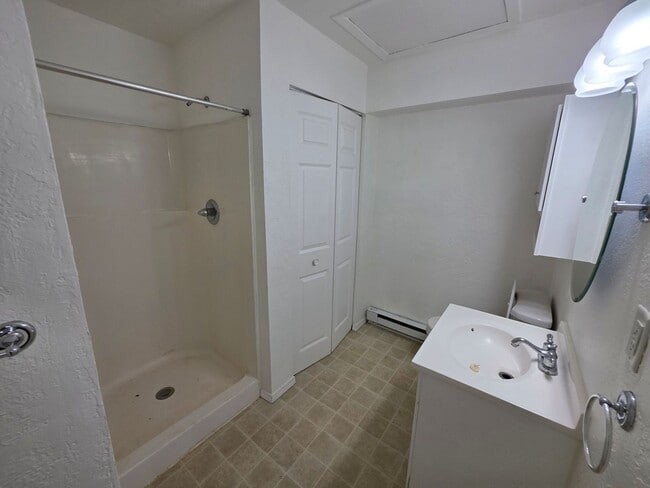 Photo - 153 E 2nd St Unidad Apt 4