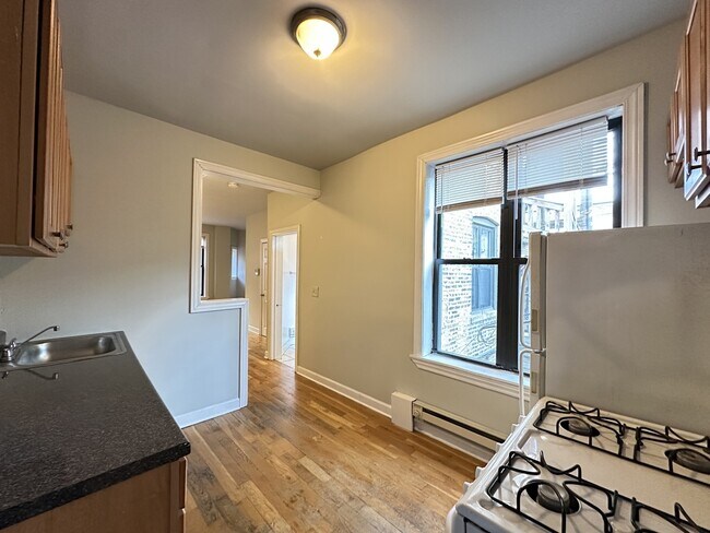 Photo - 731 W Barry Ave Unit A2