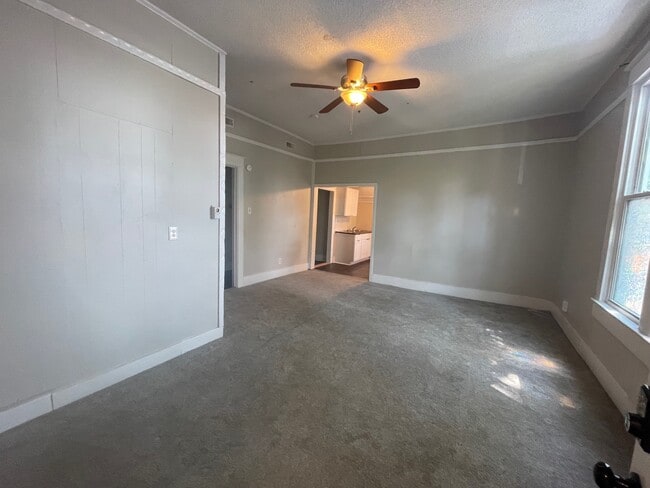 Photo - 1800 S Main St