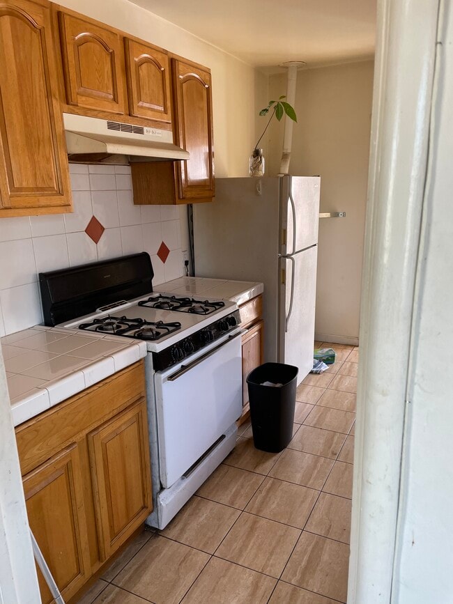 Kitchen opens to the backyard - 149 Marina Way Unit ApartmentD
