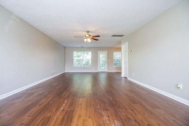 Photo - 365 Clearlake Dr