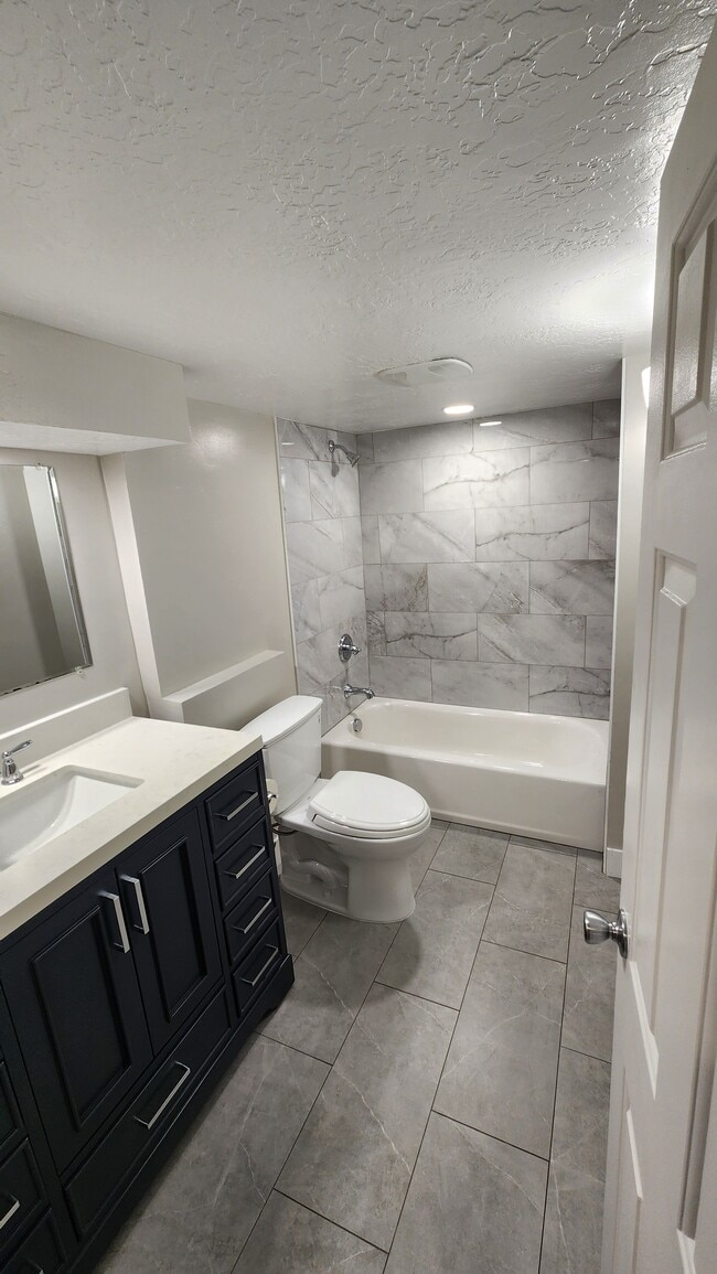 Photo - 1005 E Diamond Way