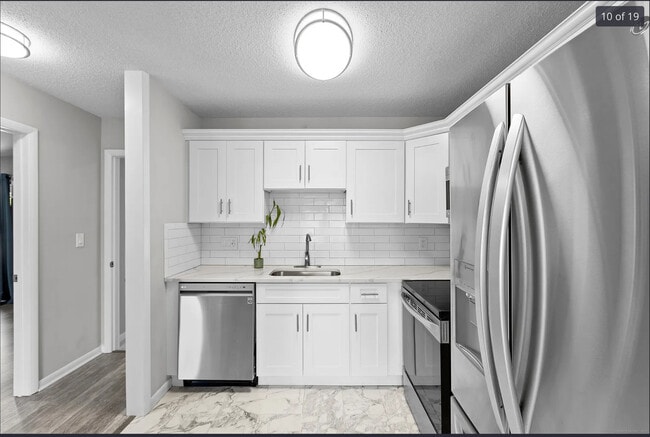 Building Photo - 19 Somers St Unit f9