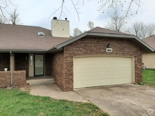 Building Photo - 2 Bedroom 2 Bathroom duplex on the South S... Rental