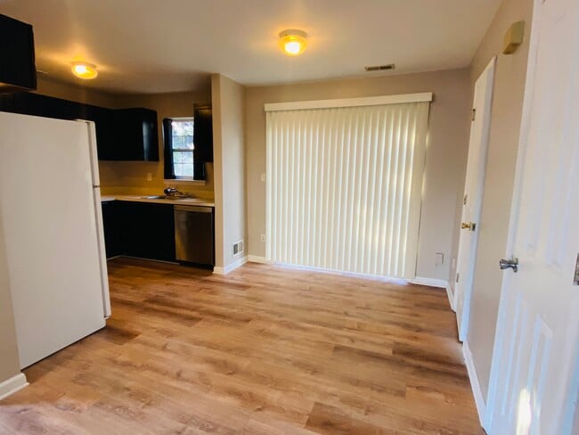 26 Henry St Unit B