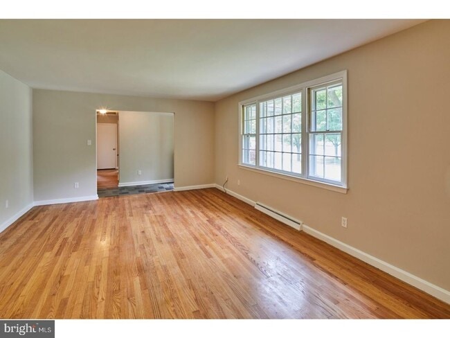 Photo - 506 Foulkstone Rd