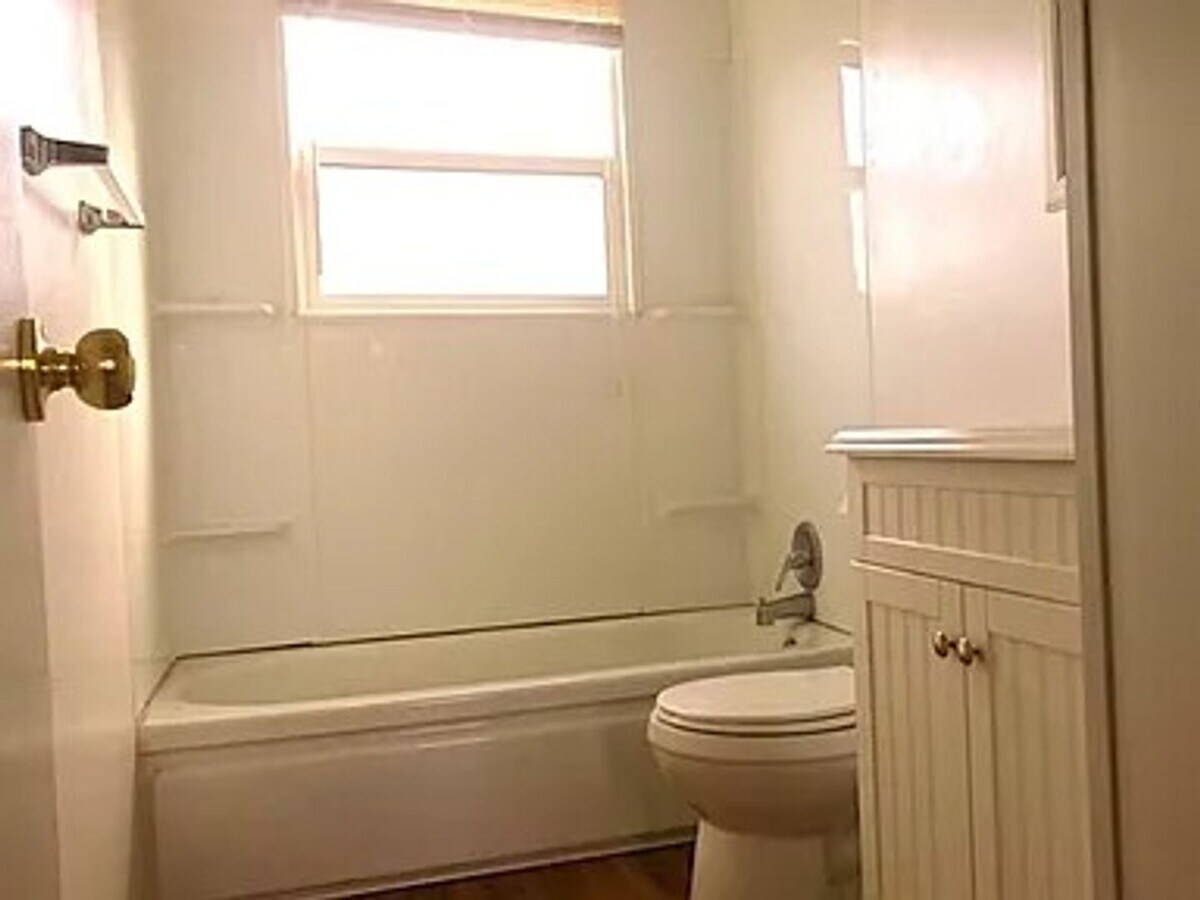 Photo - 172 NW Phillips St Unit EE-0002 | 172 N.W. Phillips St. #2