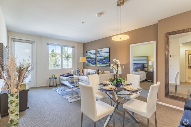2Br, 2BA - 1,112SF