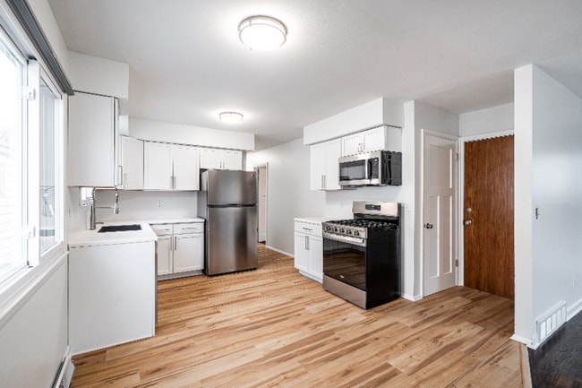 Photo - 638 S 66th St Unit Upper