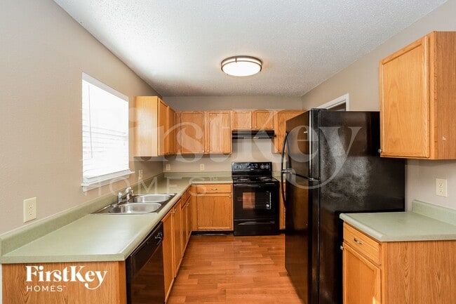 Photo - 737 Fern St
