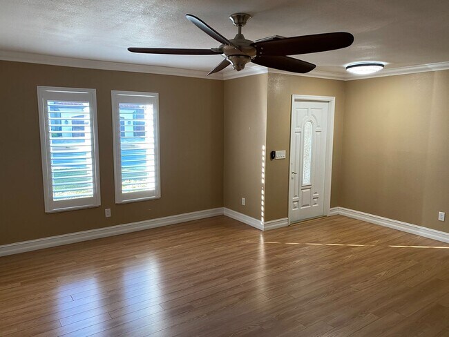 Photo - 3 bedroom 2 bathroom direct access water f...