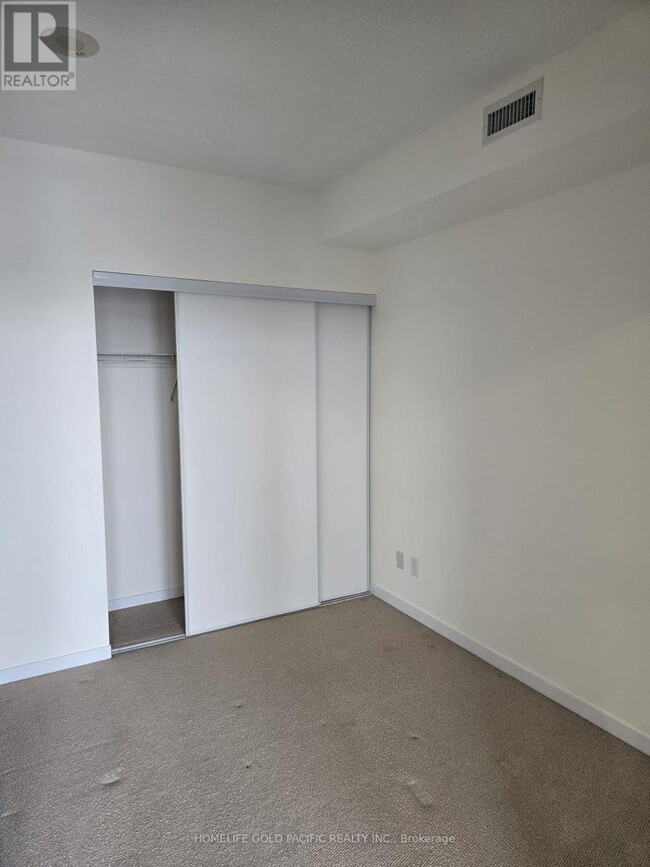 Photo - 105 The Queensway Unité 806