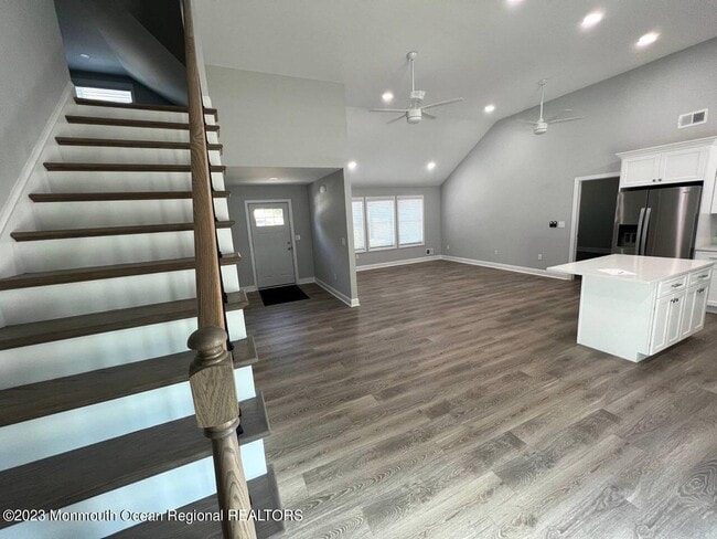 Photo - 18 Lasatta Ave