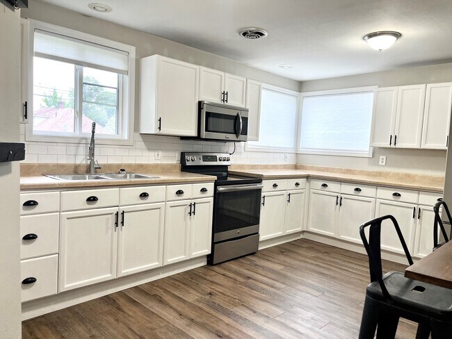 Photo - 1120 W Spofford Ave Unit 1