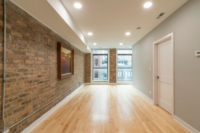 Photo - 23 W Hubbard St Unidad 3A