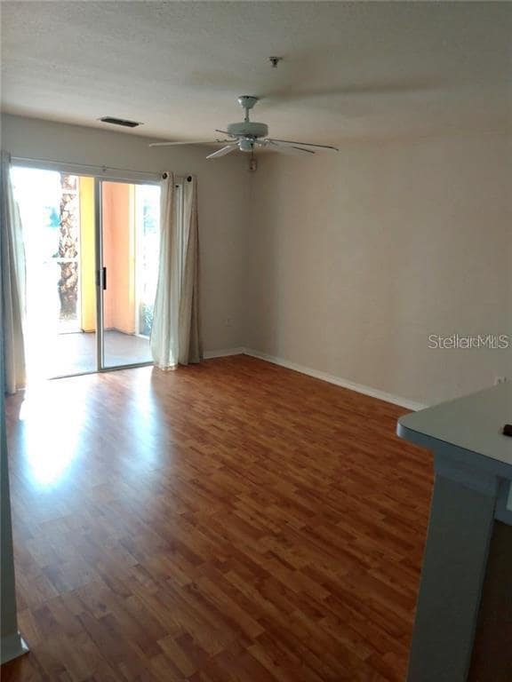 Photo - 5447 Vineland Rd Unit 1111