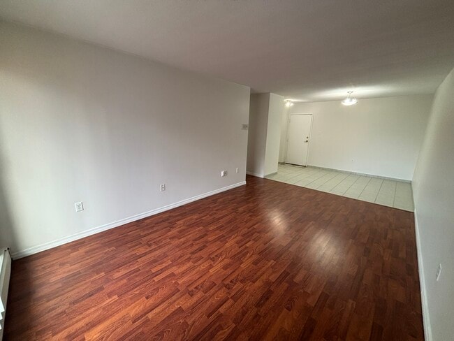 Building Photo - 225 Old Carriage Dr Unit 505