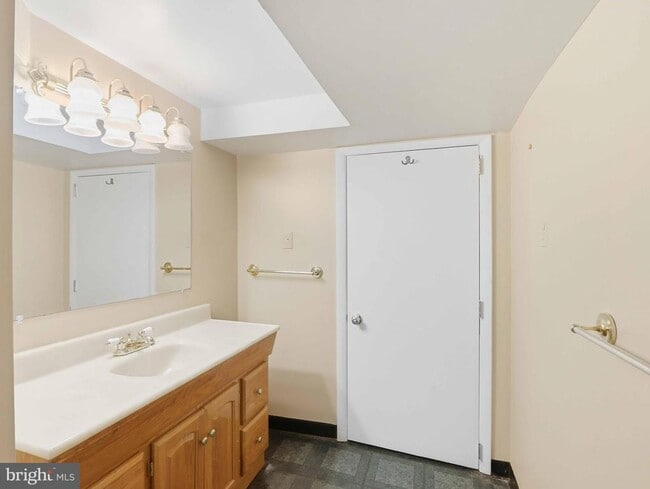 Photo - 1435 Bolton St
