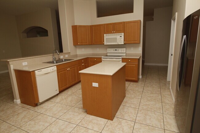 Photo - 523 Gardendale Cir SE