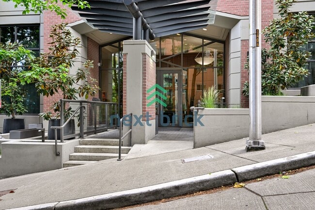 Building Photo - "Chic Urban Retreat: Stylish 1-Bedroom Condo in the Heart of Seattle!" Unit 906