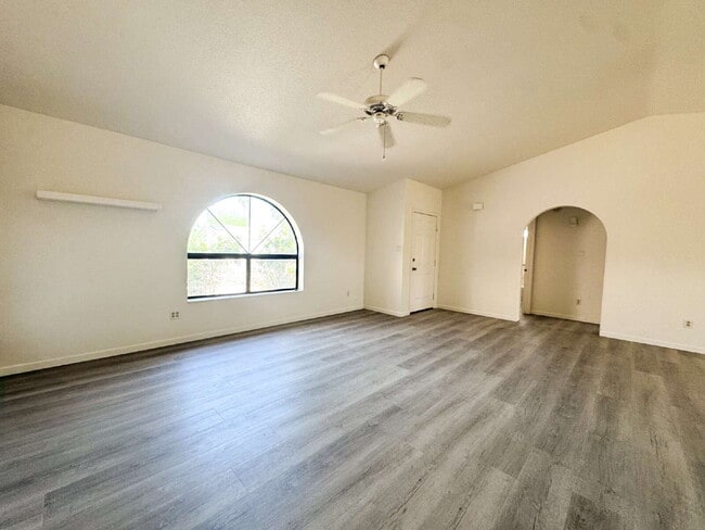 Photo - "Spacious Mesa Del Sol House!"